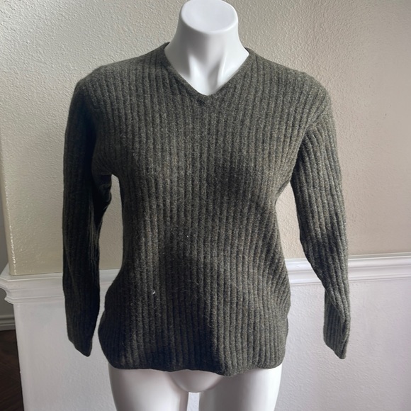 Banana republic olive 100% lambswool sweater size large